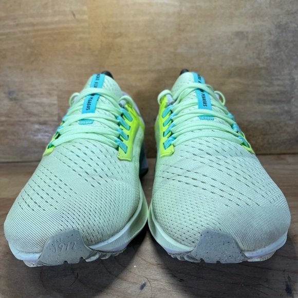 Nike Air Zoom Pegasus 38 Womens Size 9.5 Running Shoes Sneakers Barely Volt - Picture 2 of 12